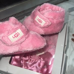 UGG Bixbee Bootie Size 0/1 (0-6 Months) & Lovely Blanket